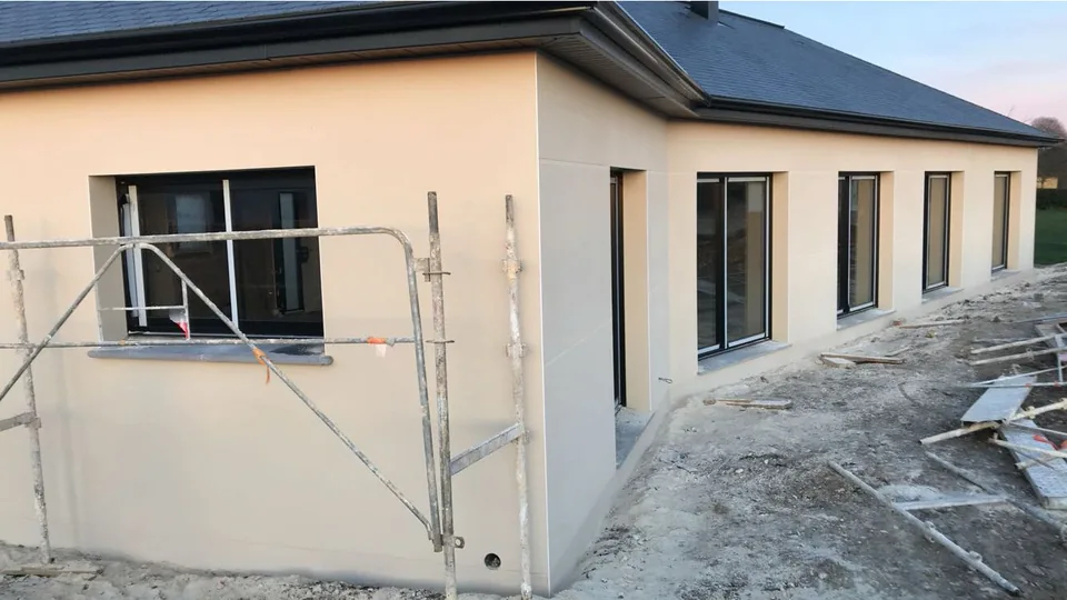 Enduit sur maison de plain-pied