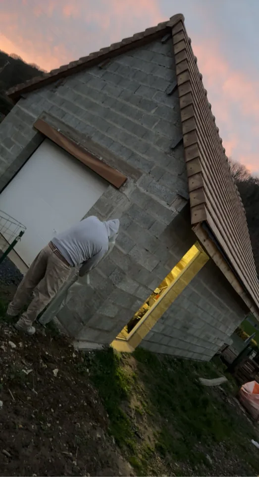 Une finition ton pierre — Pendant