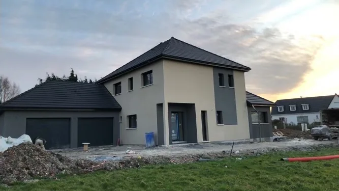 Une maison avec garage attenant